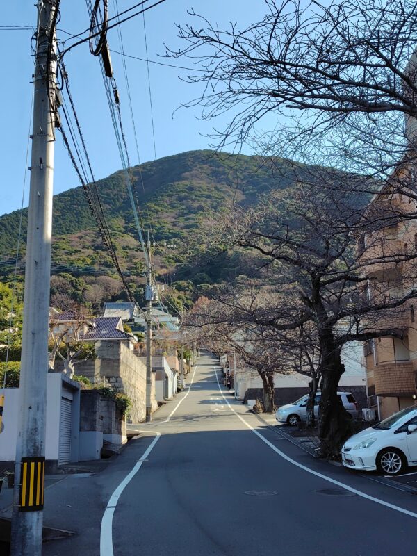 本通寺への道