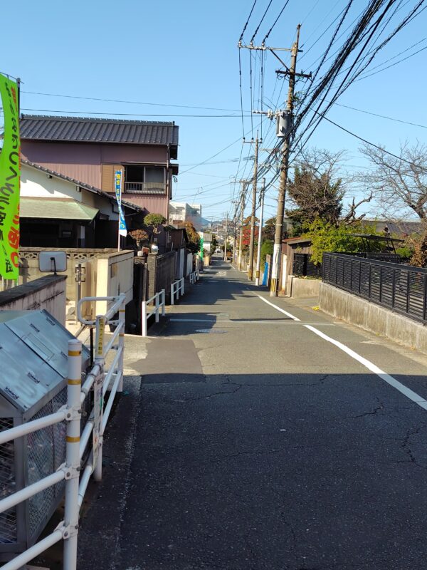 水神社への道